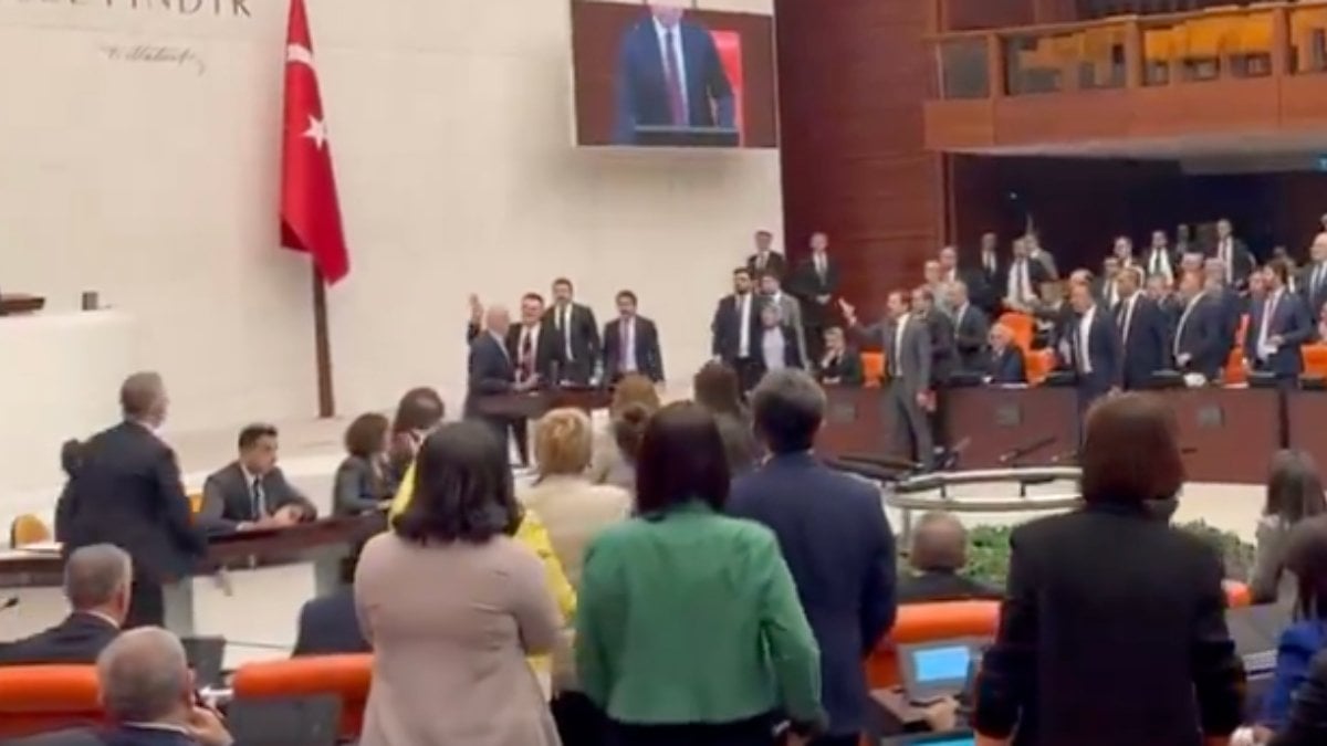 Meclis’teki Can Atalay oturumunda kavganın başladığı an