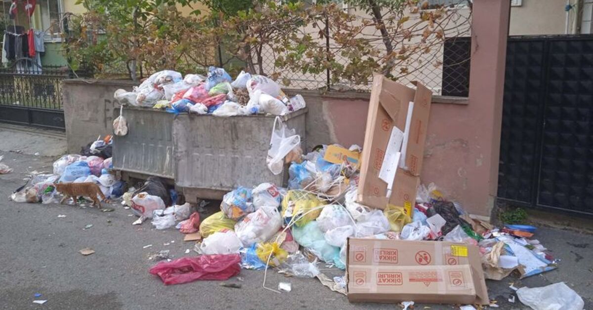 Çöp yığınları oluştu! İşçiler grevde…